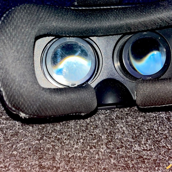 VR Headset - Picture 2 of 2